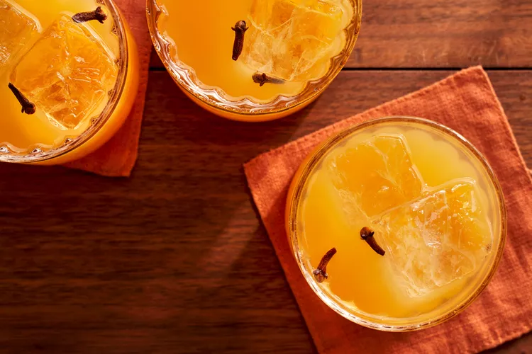 Batch This Apple and Bourbon Cocktail Recipe to Spice Up Fall Parties