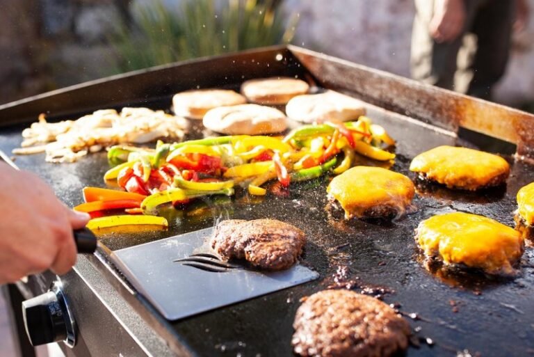 Sizzle and Serve: Techniques for Grilling with Gas Grills