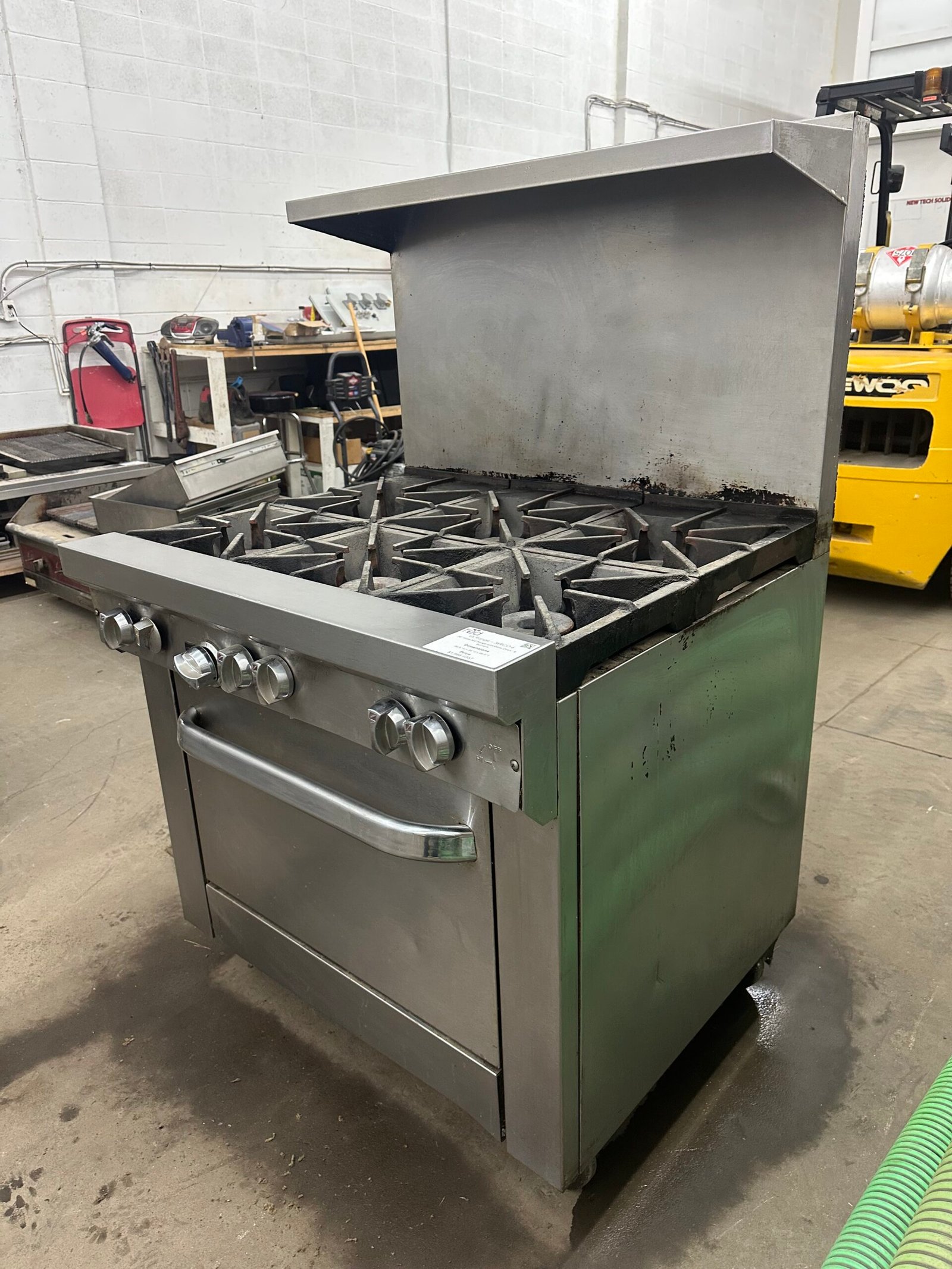Restaurant Used US Range 6 Burner Top with Convection Oven 36RCO-6-CL
