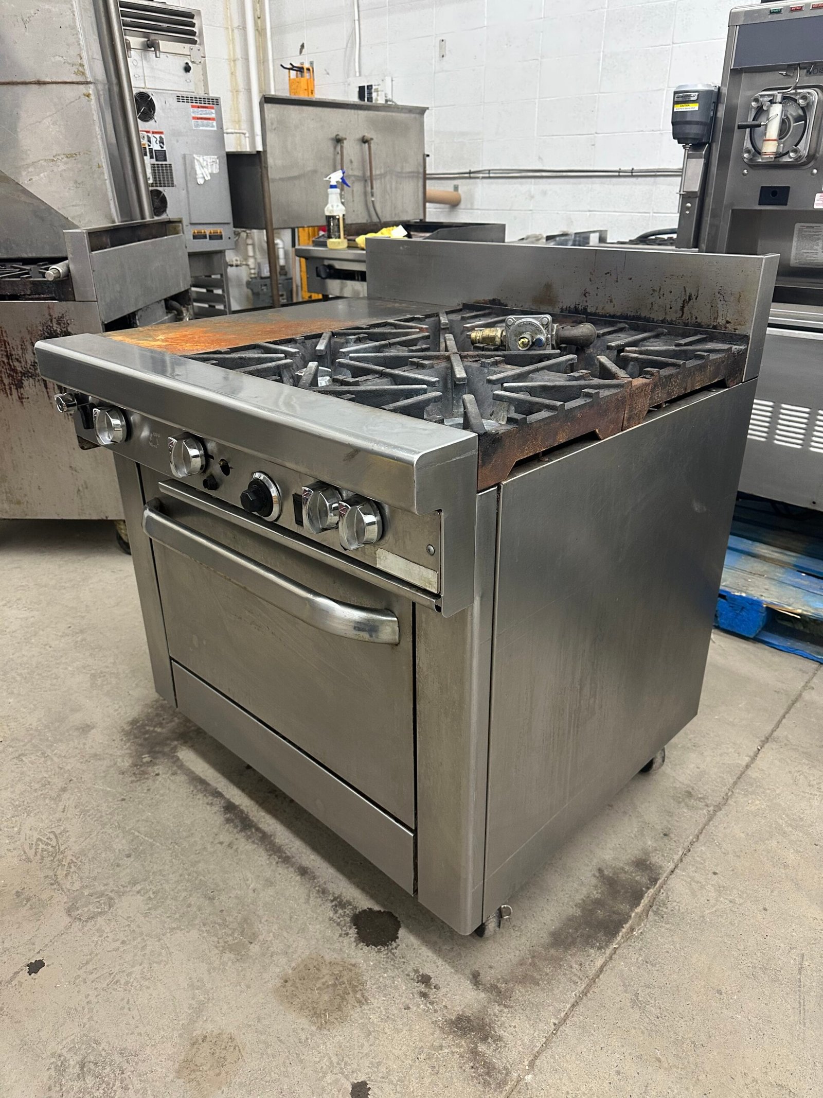 Used Range Oven NG 36" W 4 Burner top with 12" Griddle and Oven 4361D-CL