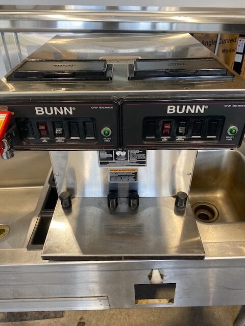Commercial Bunn 12 Cup Coffee 2x Brewer & Hot Water Faucet