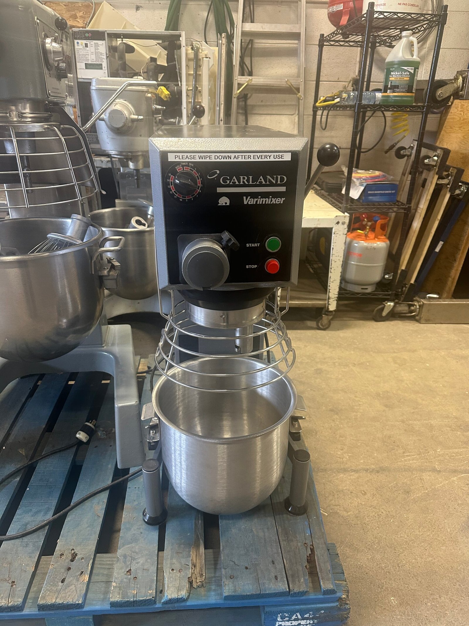 20 Qt Commercial Food Mixer – Heavy Duty Bakery & Restaurant Mixer (No Attachments) W20-CL