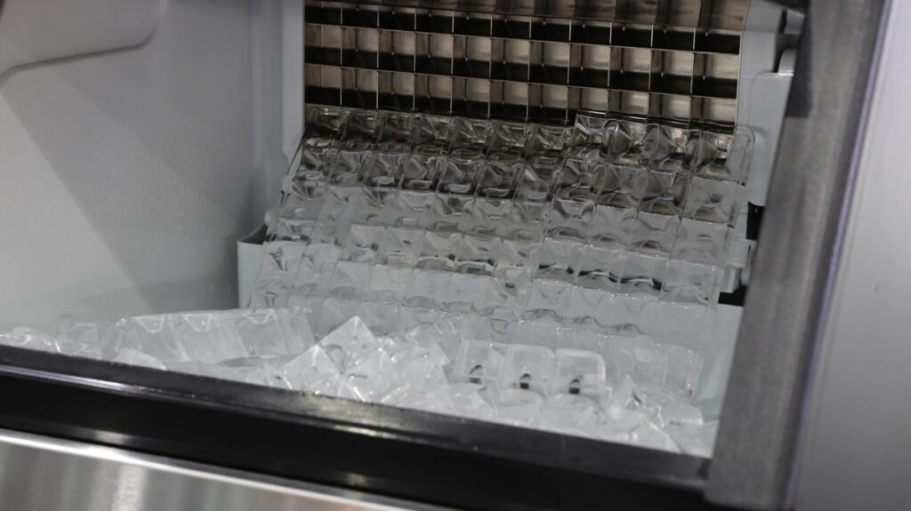 What are the Differences Between an Air-Cooled and Water Cooled Ice Machine?